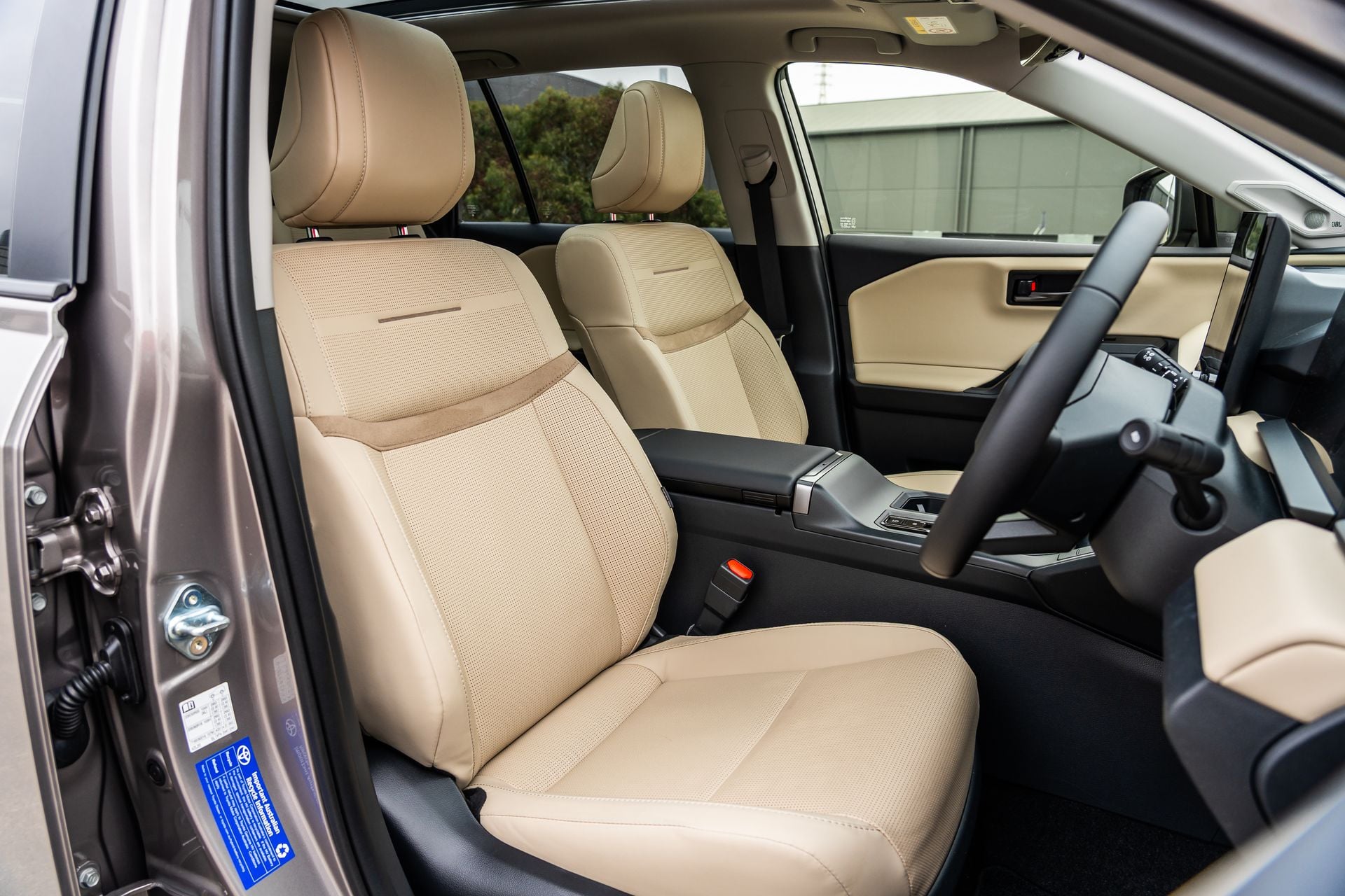 Toyota RAV4 Cruiser ön koltukları