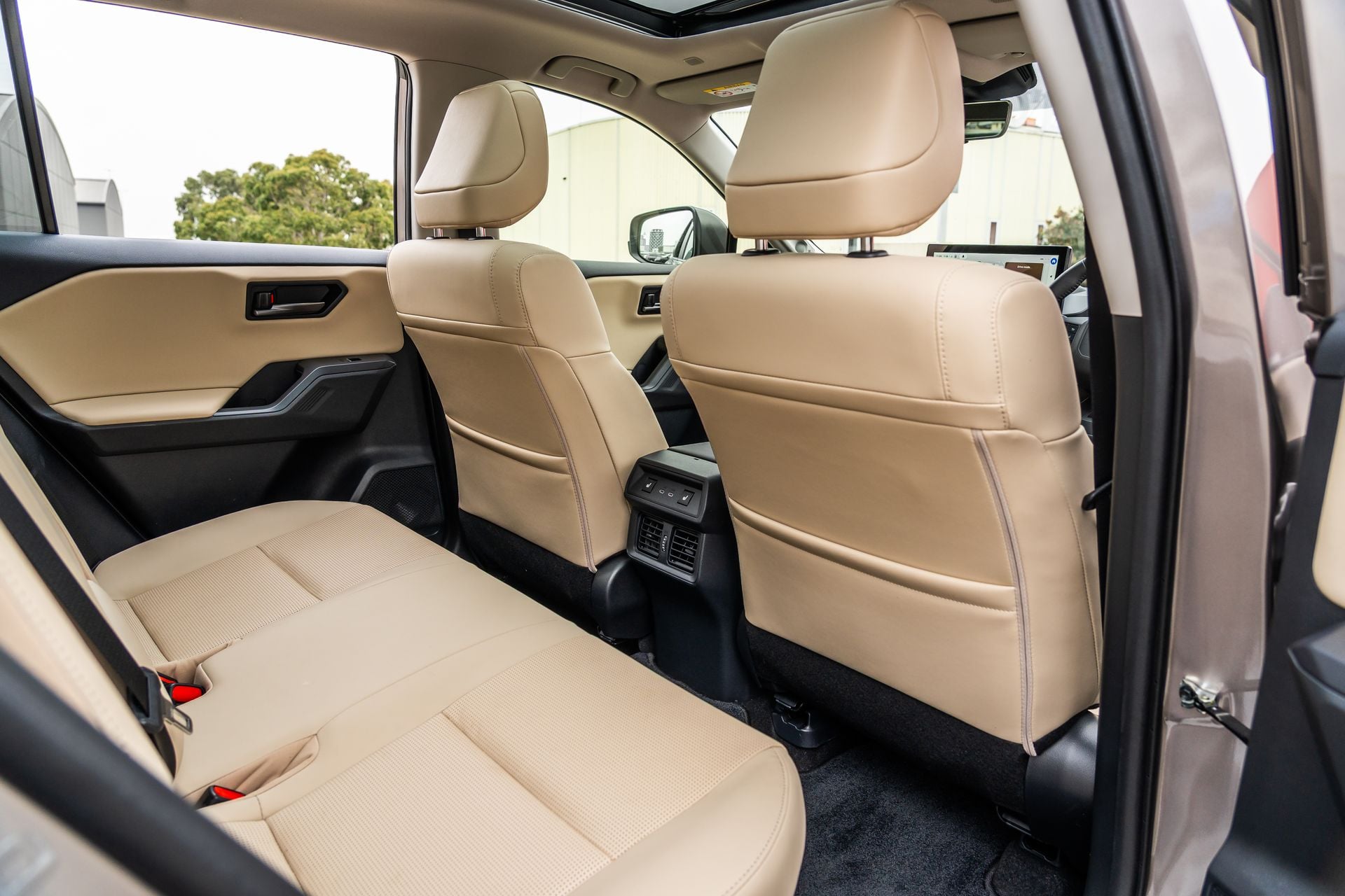 Toyota RAV4 Cruiser arka koltuk yaşam alanı