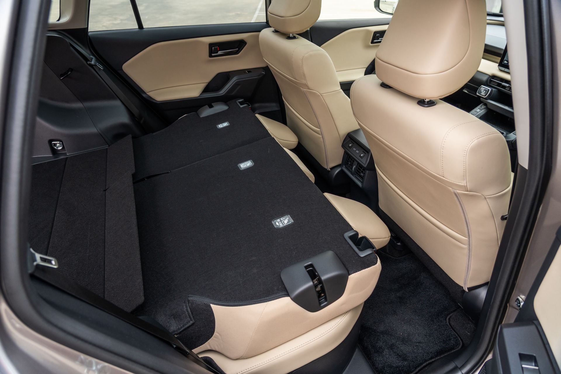 Toyota RAV4 Cruiser katlanmış arka koltuklar