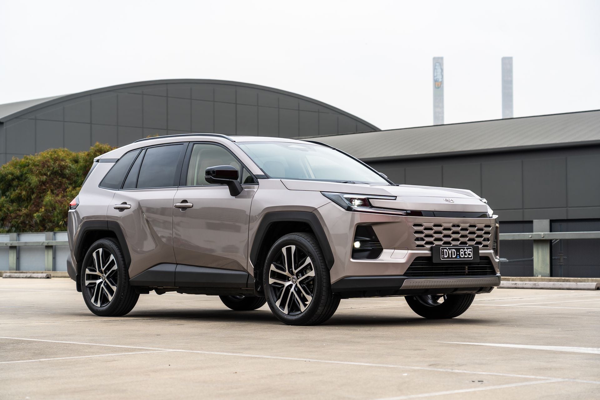 Toyota RAV4 Cruiser ön üç çeyrek görünüm