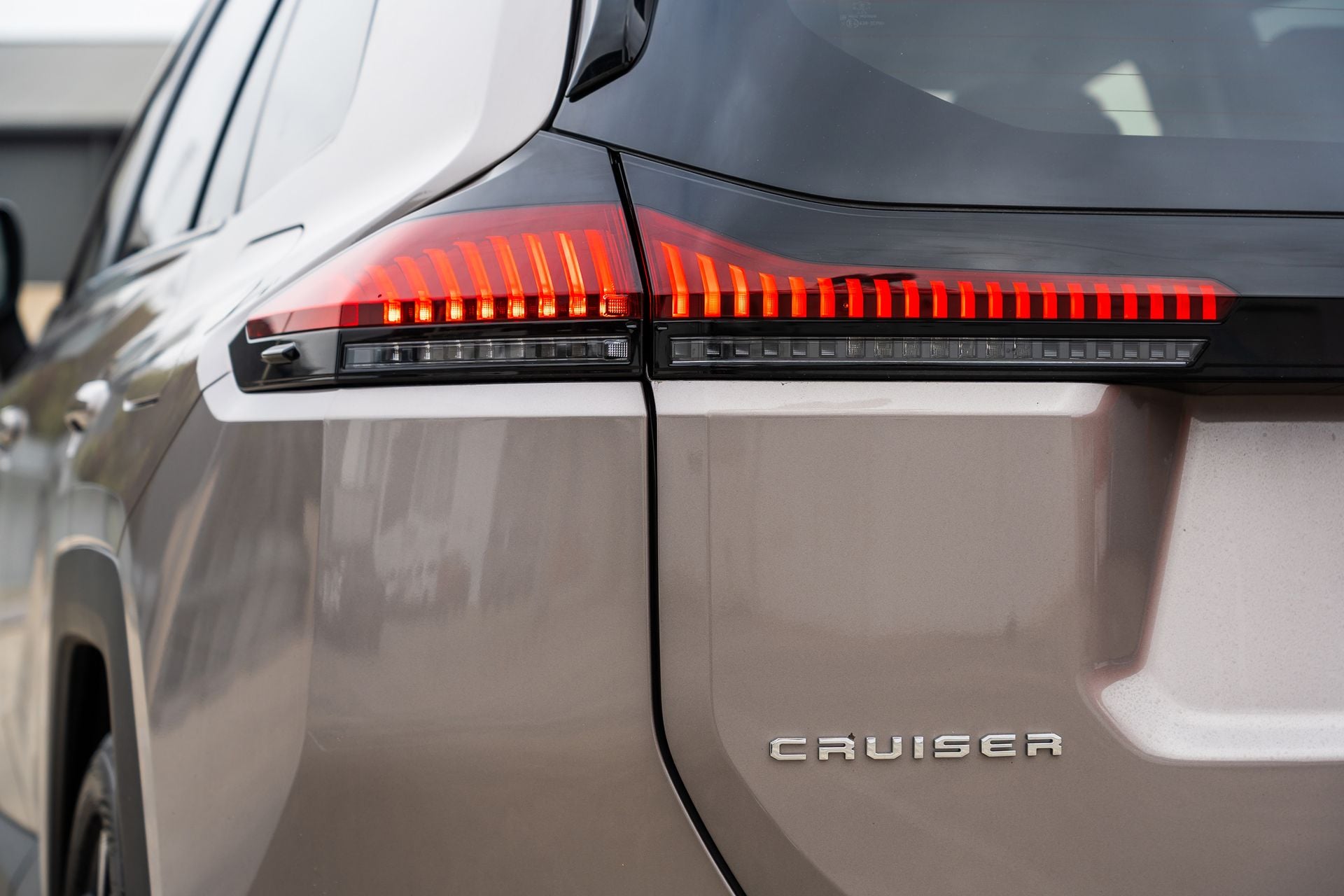 Toyota RAV4 Cruiser arka LED stop tasarımı