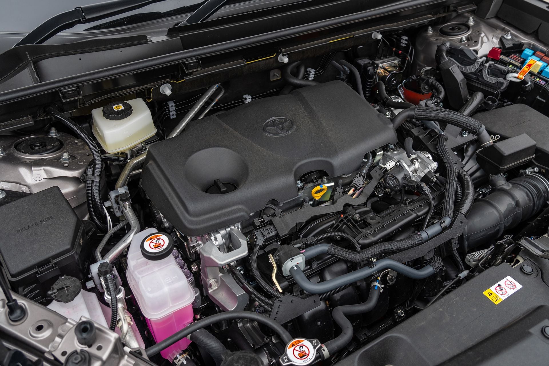 Toyota RAV4 Cruiser hibrit motor bölümü
