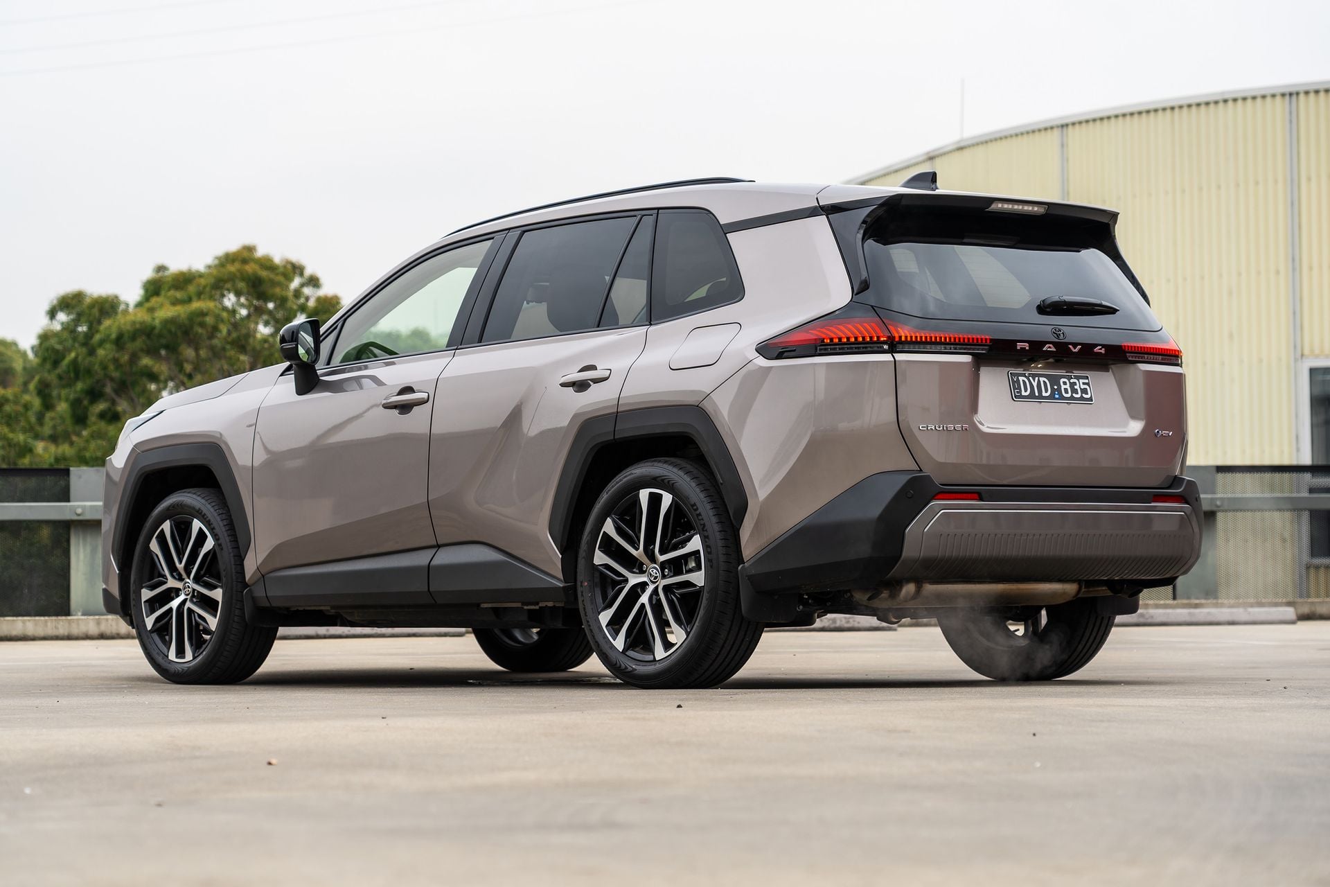 Toyota RAV4 Cruiser arka üç çeyrek görünüm