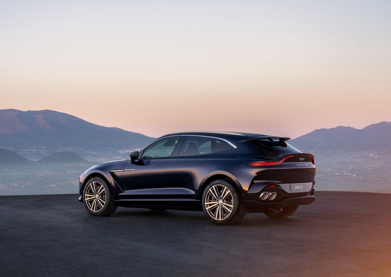 2027 Aston Martin DBX GT: Lüks SUV’de Performans ve Konfor Dengesi