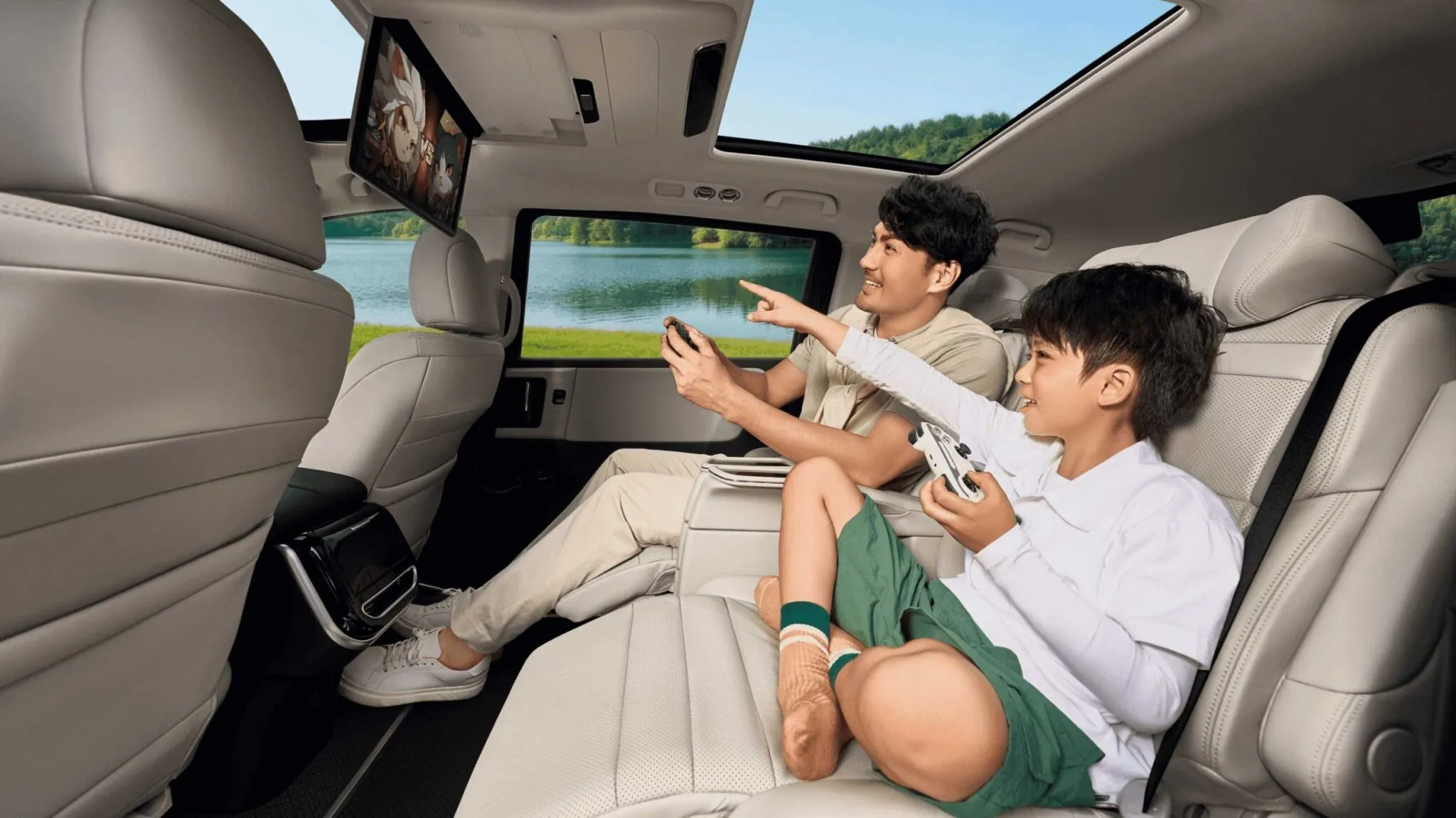 Honda Odyssey arka eğlence ekranı ve yolcu alanı