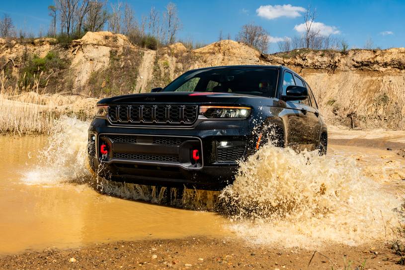 2027 Jeep Cherokee Trailhawk: Hibrit Kompakt SUV Araziye Hazır mı?