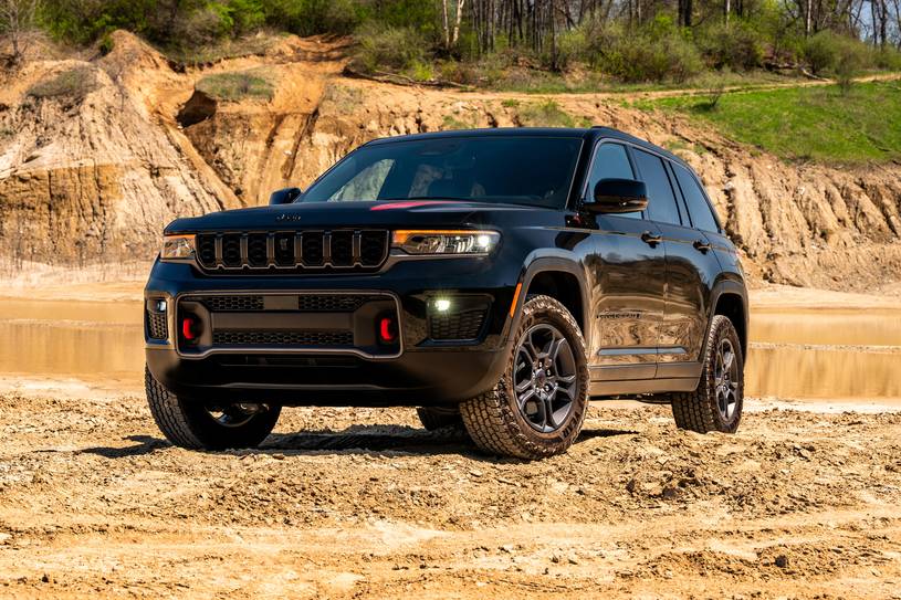 2027 Jeep Cherokee Trailhawk: Hibrit Kompakt SUV Araziye Hazır mı?