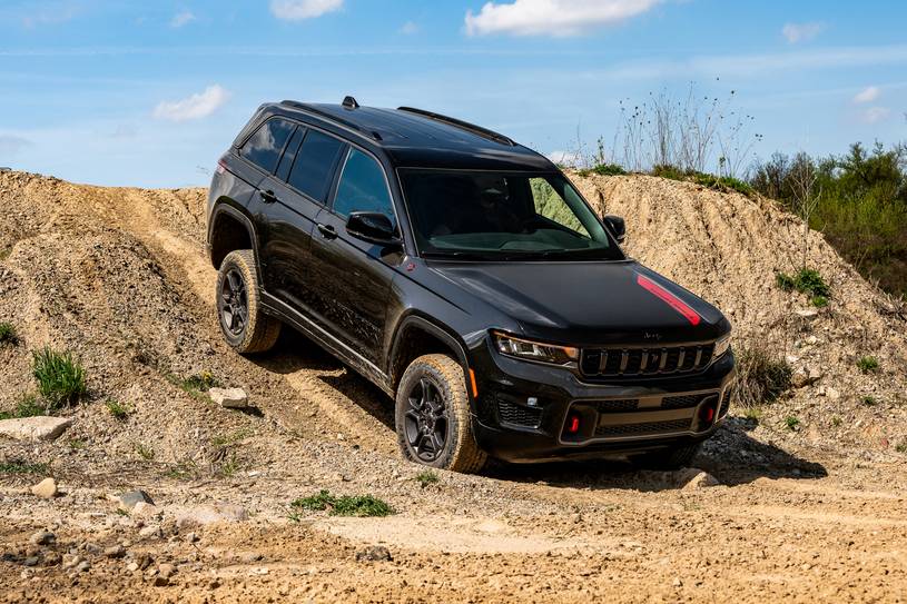 2027 Jeep Cherokee Trailhawk: Hibrit Kompakt SUV Araziye Hazır mı?