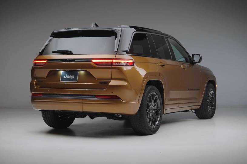 2027 Jeep Cherokee Trailhawk: Hibrit Kompakt SUV Araziye Hazır mı?