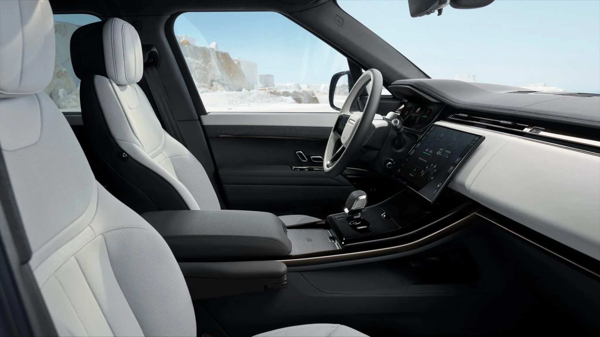 Range Rover Sport Electric şehir içi kullanım görünümü