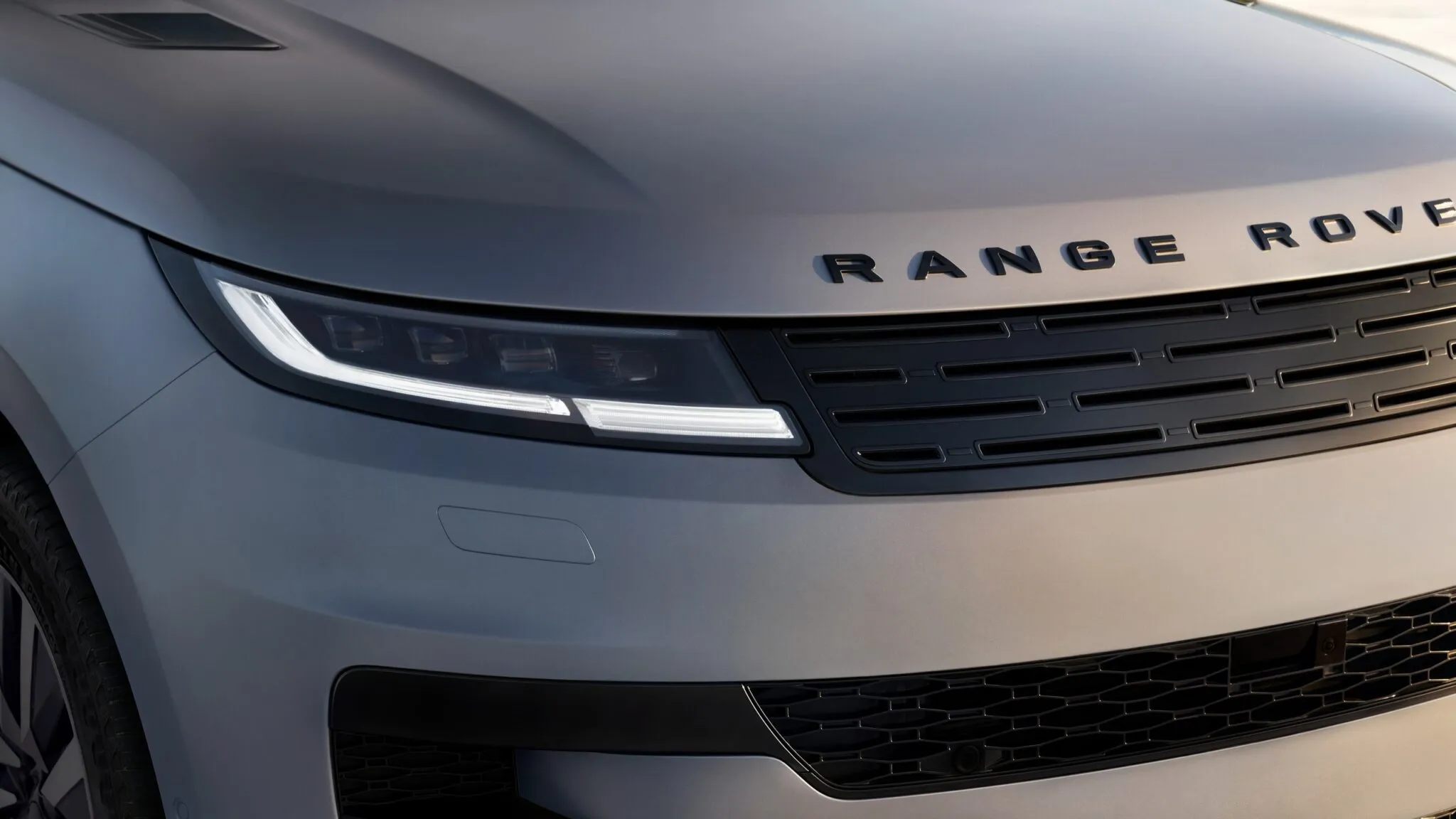 Range Rover Sport Electric sürüş güvenliği ve kabin