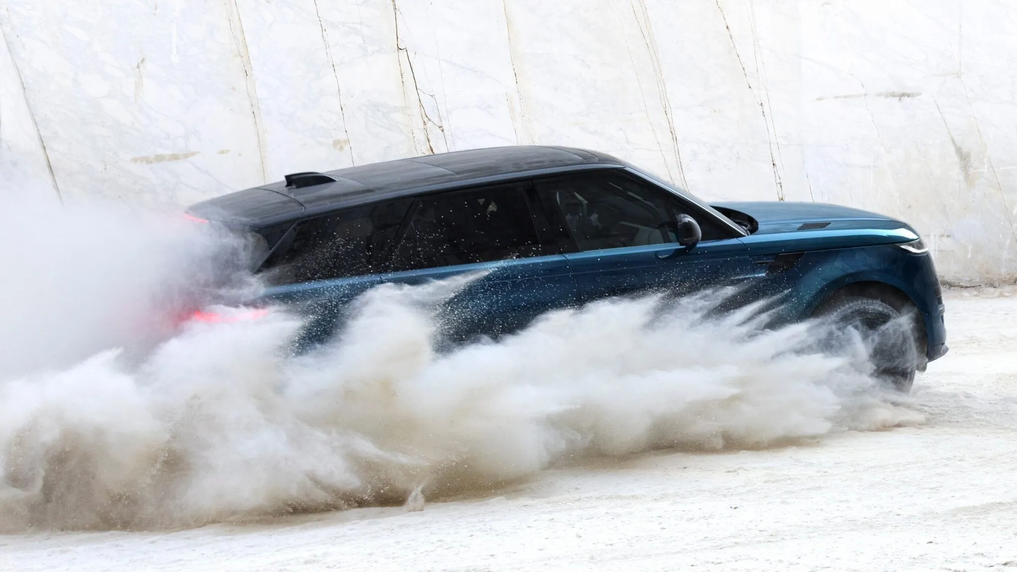 Range Rover Sport Electric yan profil