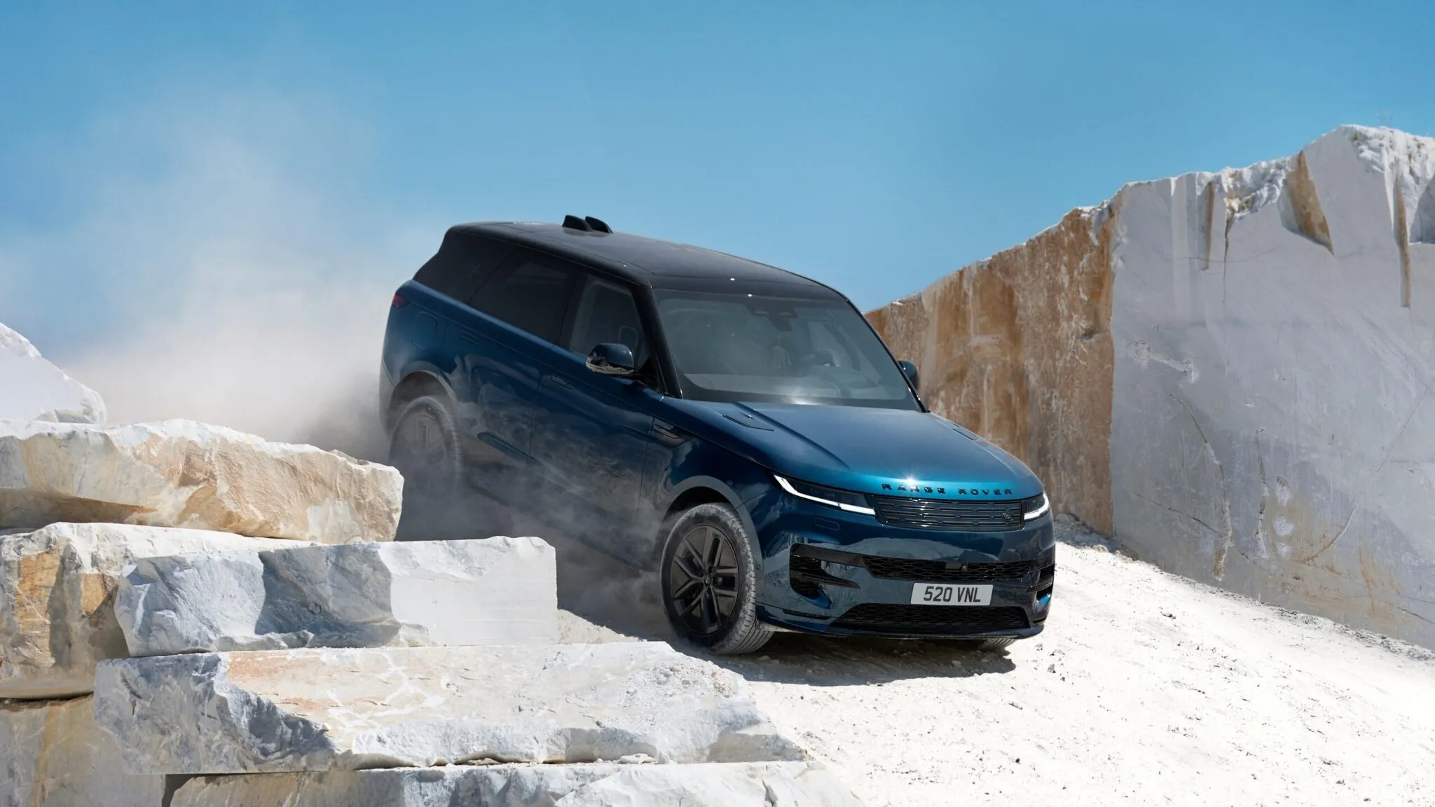 Range Rover Sport Electric iç mekân ve ön konsol