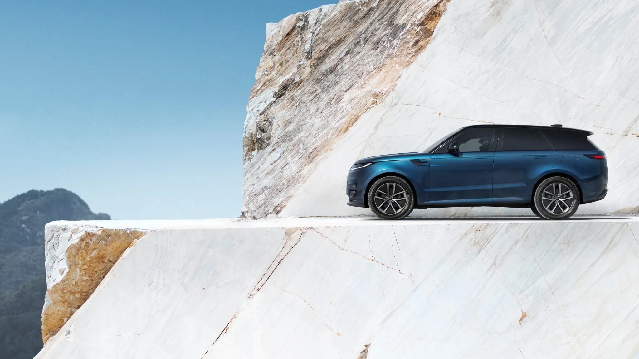Range Rover Sport Electric arka yolcu bölümü