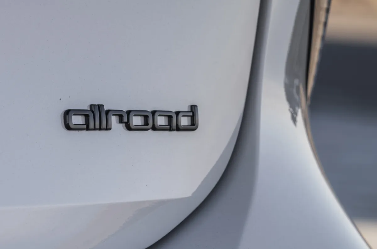 Audi A6 allroad amblemi