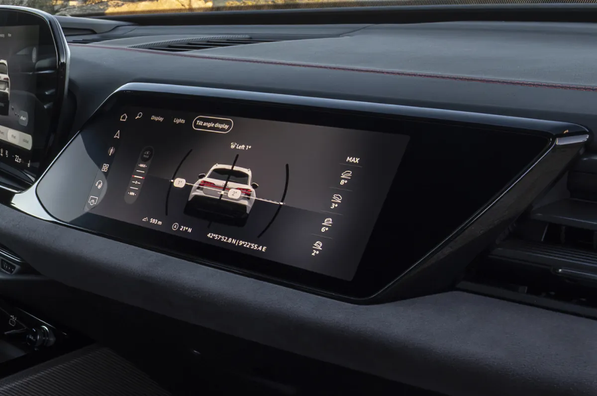 Audi A6 allroad bilgi ekranı