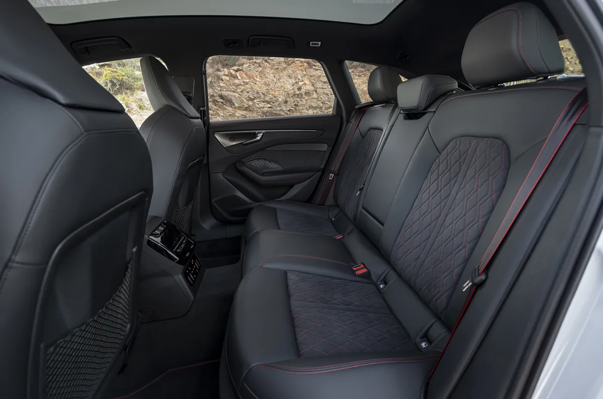 Audi A6 allroad arka koltukları