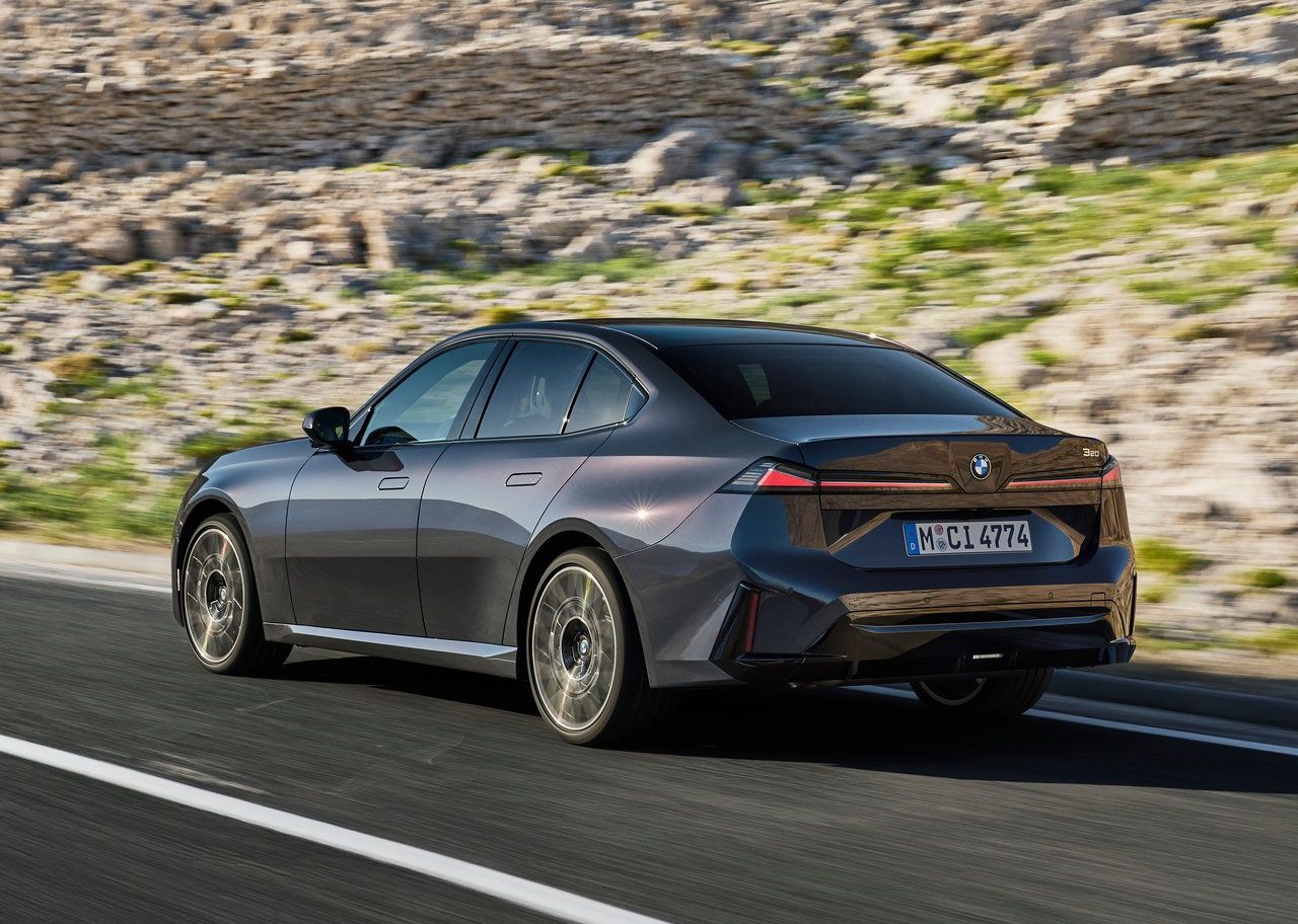 2027 BMW 3 Serisi Türkiye’ye Gelecek mi? Yeni Kasa ve Motorlar 2027 BMW 3 Serisi arka görünüm