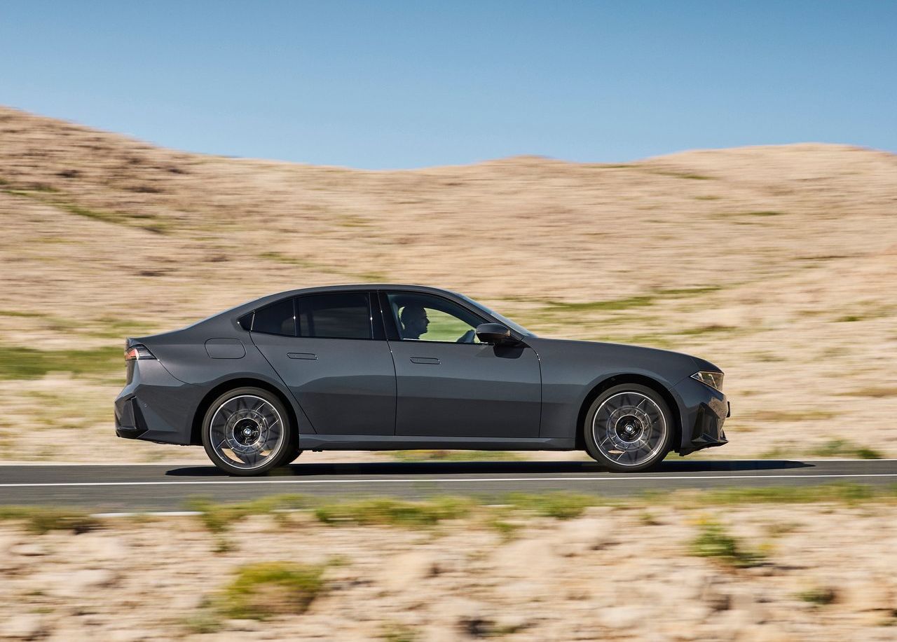 2027 BMW 3 Serisi Türkiye’ye Gelecek mi? Yeni Kasa ve Motorlar 2027 BMW 3 Serisi kokpit
