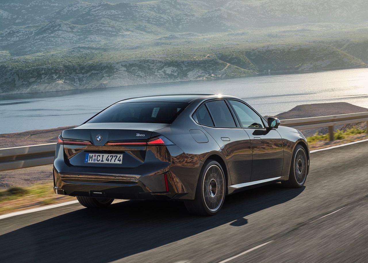 2027 BMW 3 Serisi Türkiye’ye Gelecek mi? Yeni Kasa ve Motorlar 2027 BMW 3 Serisi iç mekân ve detay görünümü 17