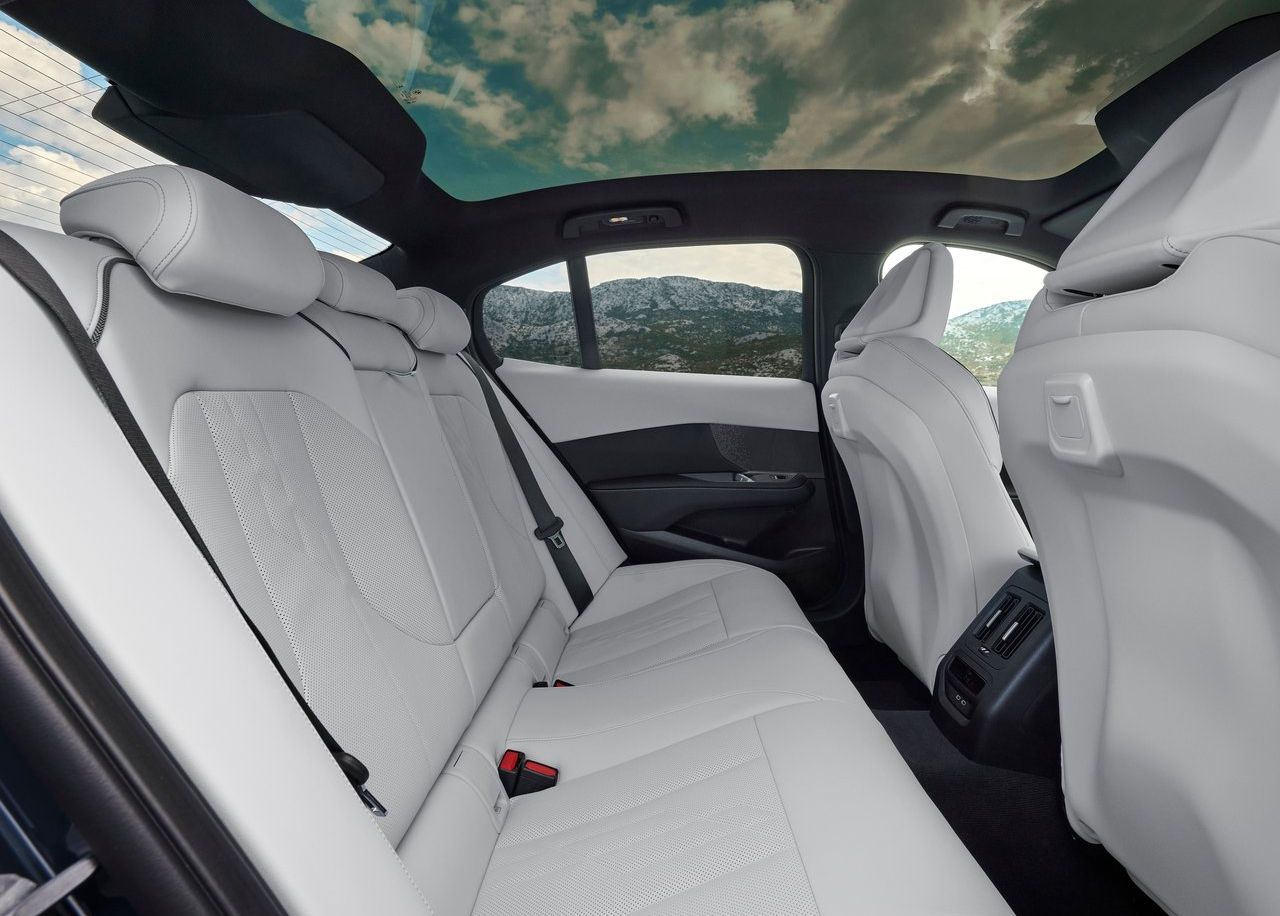 2027 BMW 3 Serisi Türkiye’ye Gelecek mi? Yeni Kasa ve Motorlar 2027 BMW 3 Serisi iç mekân