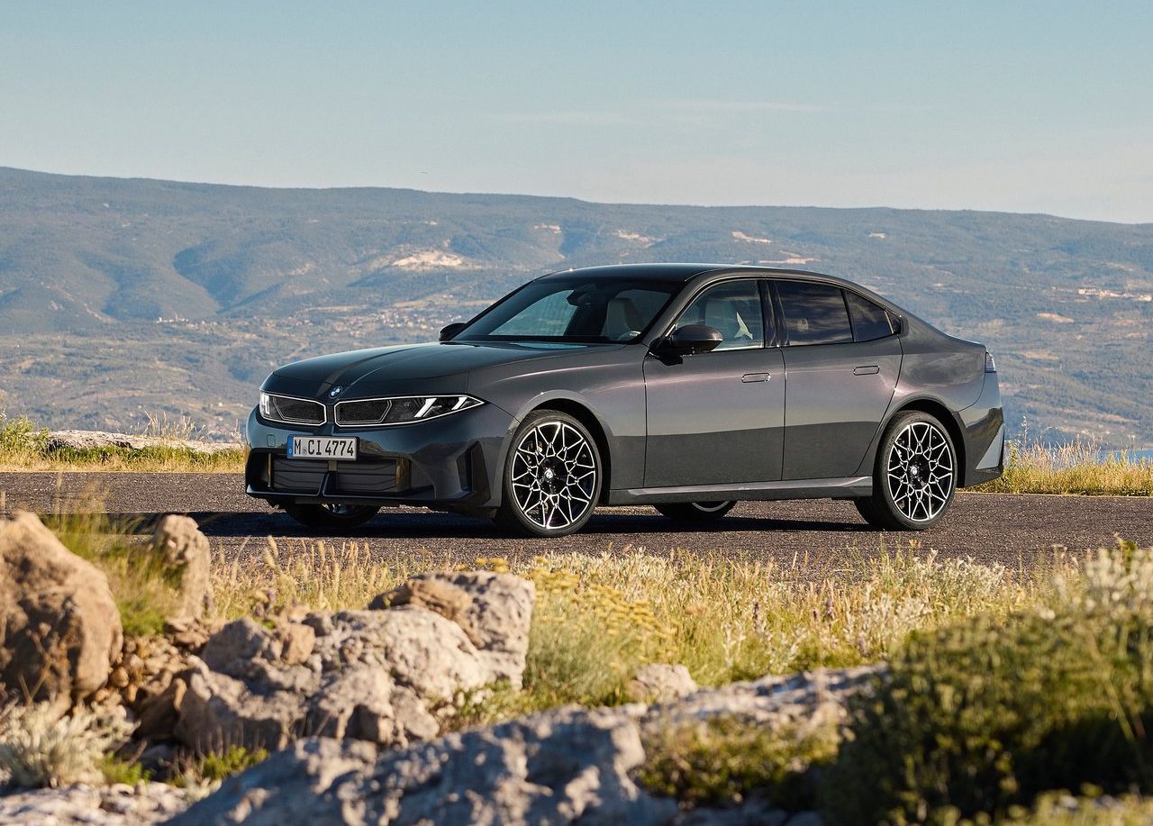 2027 BMW 3 Serisi Türkiye’ye Gelecek mi? Yeni Kasa ve Motorlar 2027 BMW 3 Serisi arka üç çeyrek görünüm