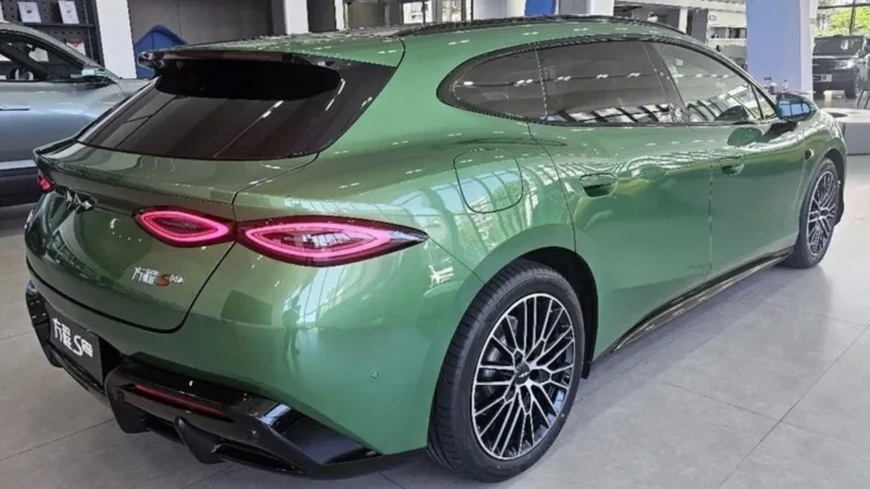 BYD Formula S liftback gövde ve yan profil