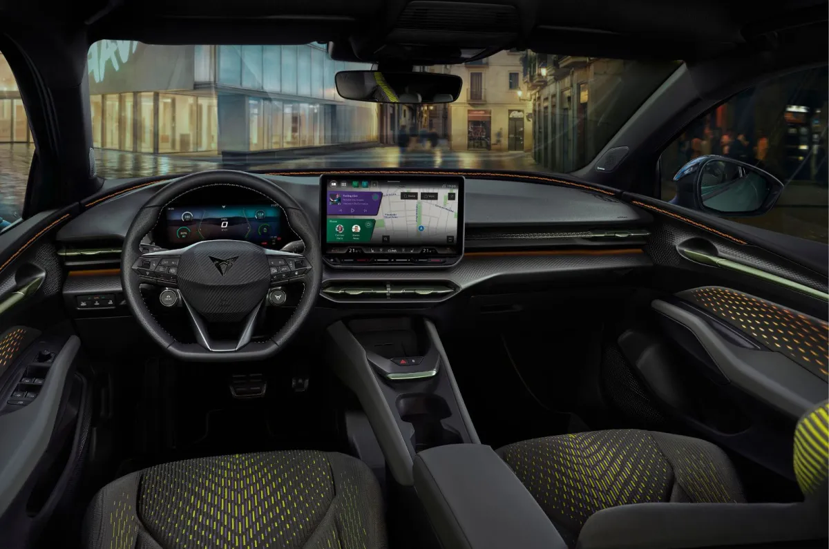 CUPRA Raval 2027: 440 km Menzilli Elektrikli, Türkiye’ye Gelecek mi? CUPRA Raval dijital gösterge ekranı