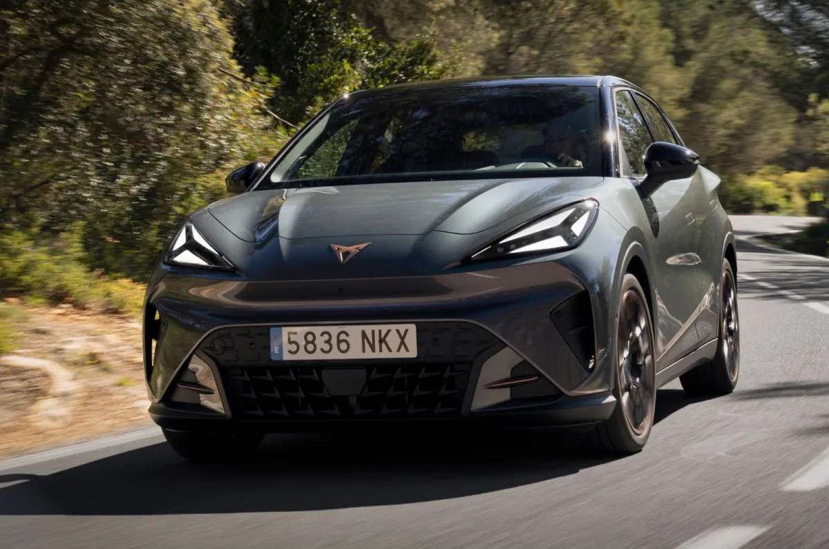 CUPRA Raval 2027: 440 km Menzilli Elektrikli, Türkiye’ye Gelecek mi? CUPRA Raval ön üç çeyrek görünüm