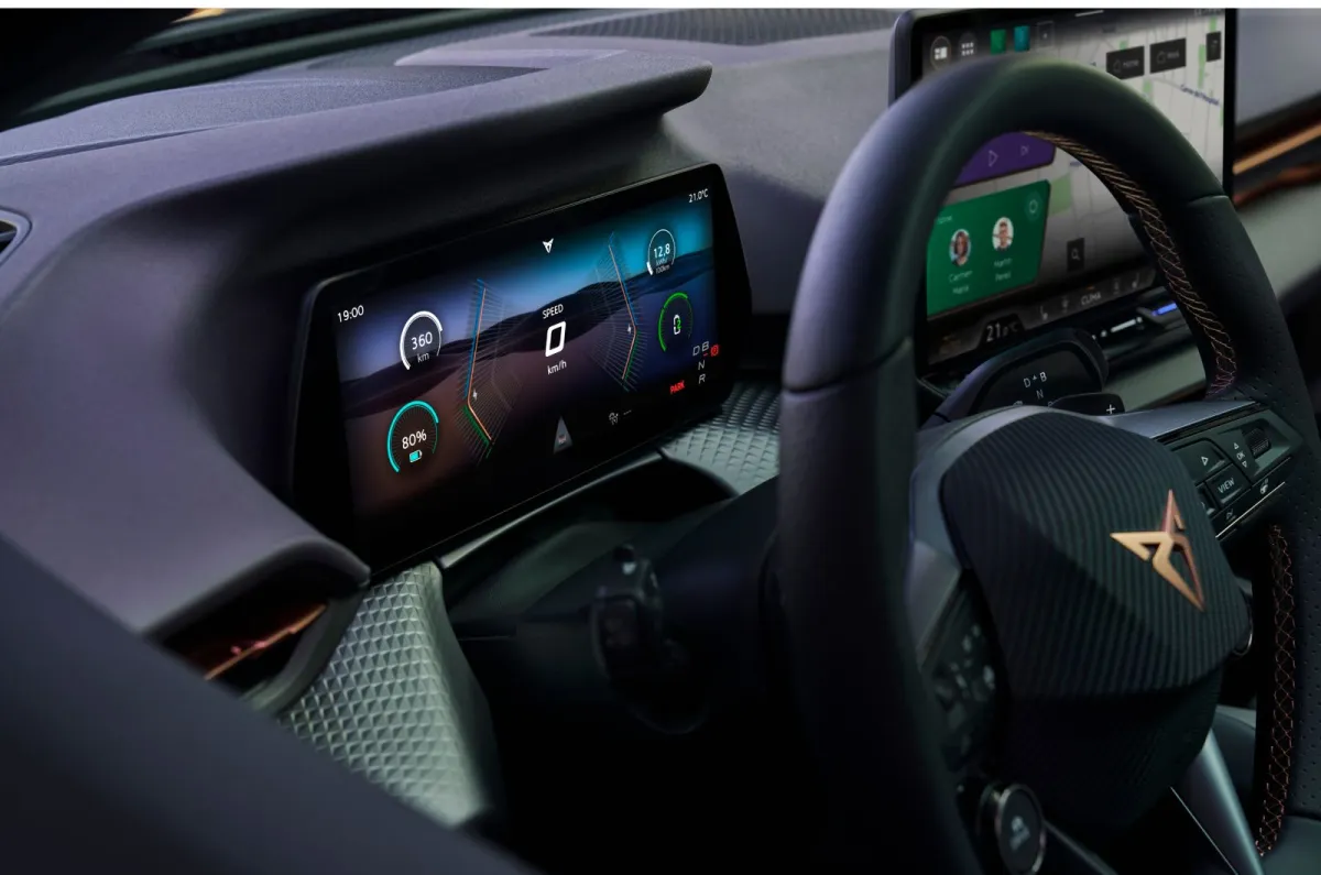 CUPRA Raval 2027: 440 km Menzilli Elektrikli, Türkiye’ye Gelecek mi? CUPRA Raval dijital kokpit