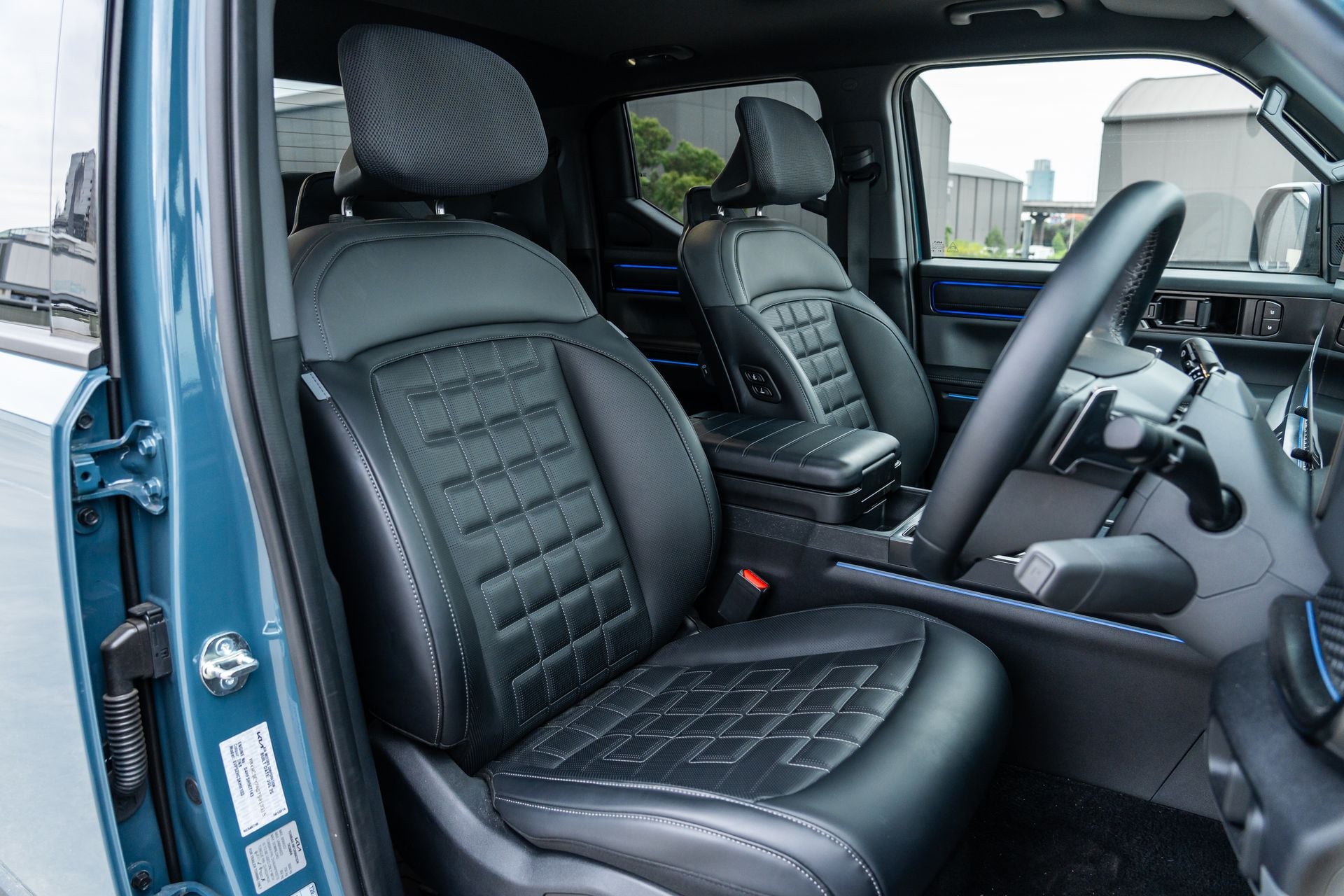 Kia Tasman X-Pro İncelemesi: İlk Kia Pick-up Türkiye’ye Gelecek mi? Kia Tasman X-Pro dijital gösterge yakın planı