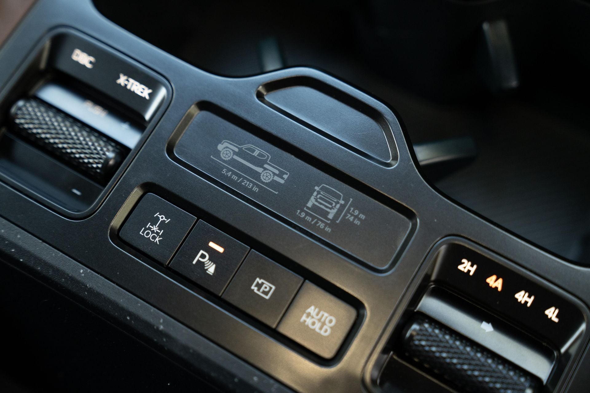 Kia Tasman X-Pro İncelemesi: İlk Kia Pick-up Türkiye’ye Gelecek mi? Kia Tasman X-Pro orta konsol kumandaları