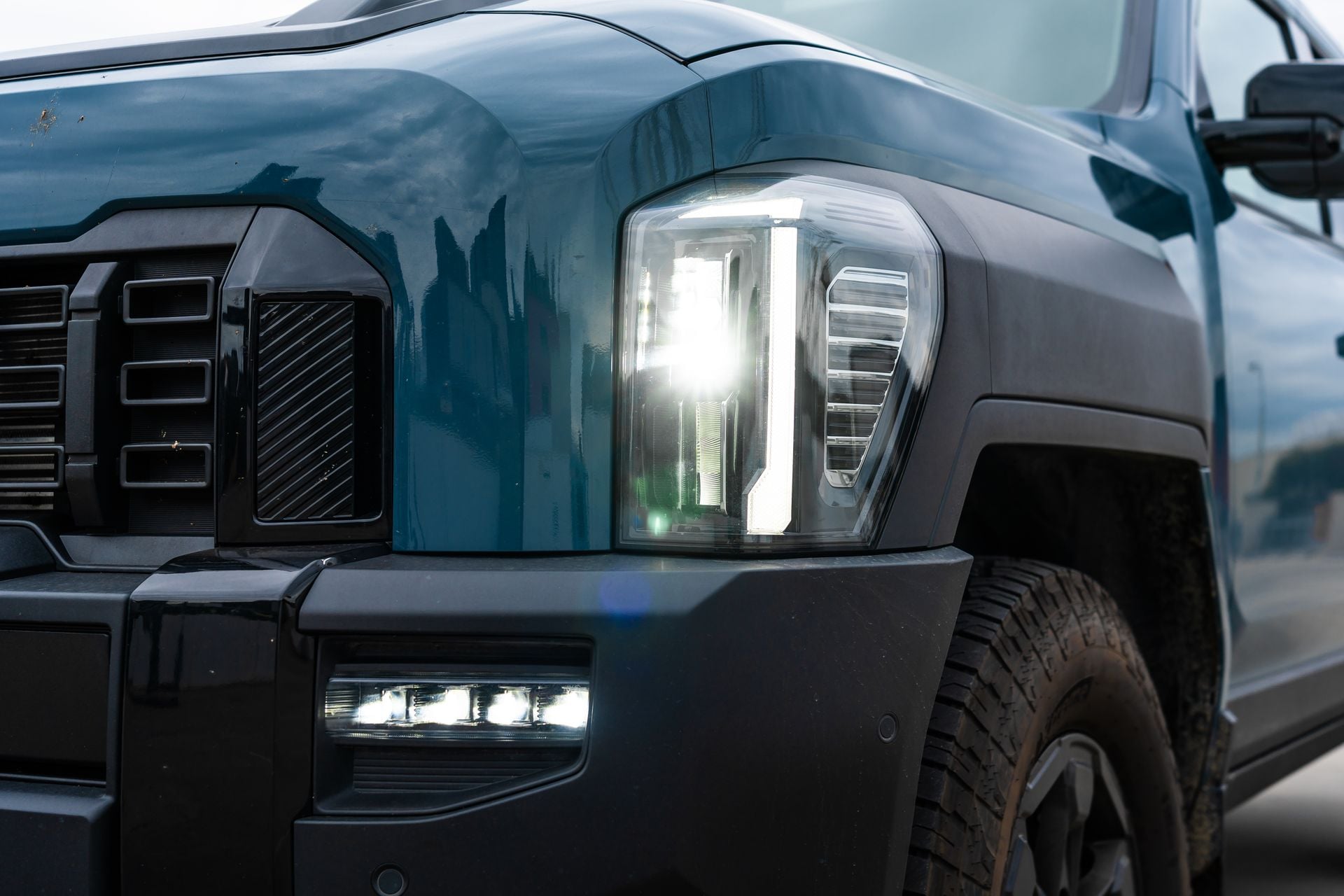 Kia Tasman X-Pro İncelemesi: İlk Kia Pick-up Türkiye’ye Gelecek mi? Kia Tasman X-Pro ön bölüm ve gövde görünümü