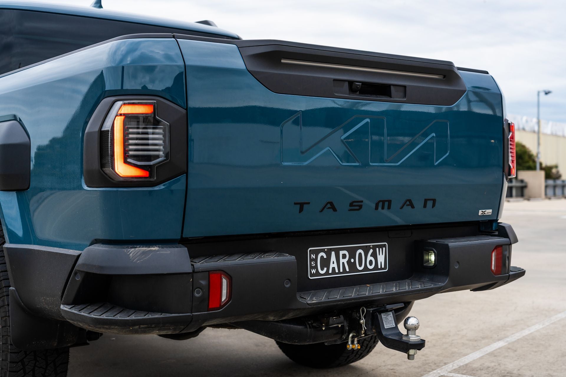 Kia Tasman X-Pro İncelemesi: İlk Kia Pick-up Türkiye’ye Gelecek mi? Kia Tasman X-Pro arka stop lambası detayı