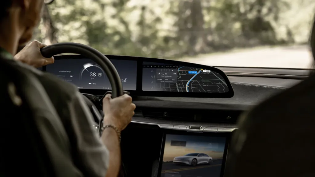 Lucid Air UX 3.0 Güncellemesi: Hızlı Ekranlar ve Akıllı Şarj Rotaları