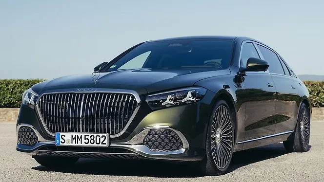 Yeni Mercedes-Maybach S-Serisi önden üç çeyrek görünüm