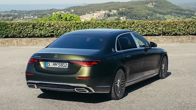 Mercedes-Maybach S-Serisi arka üç çeyrek görünüm