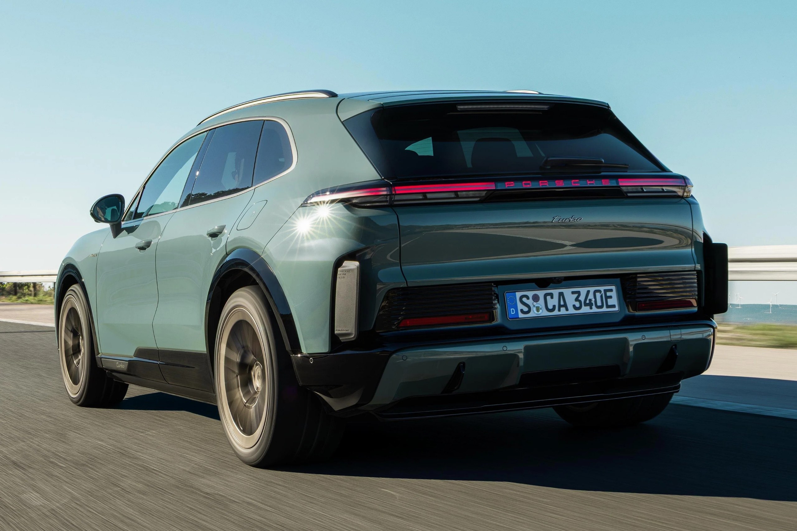 Porsche Cayenne Electric: 643 Kilometre Menzil ve 400 kW Şarj