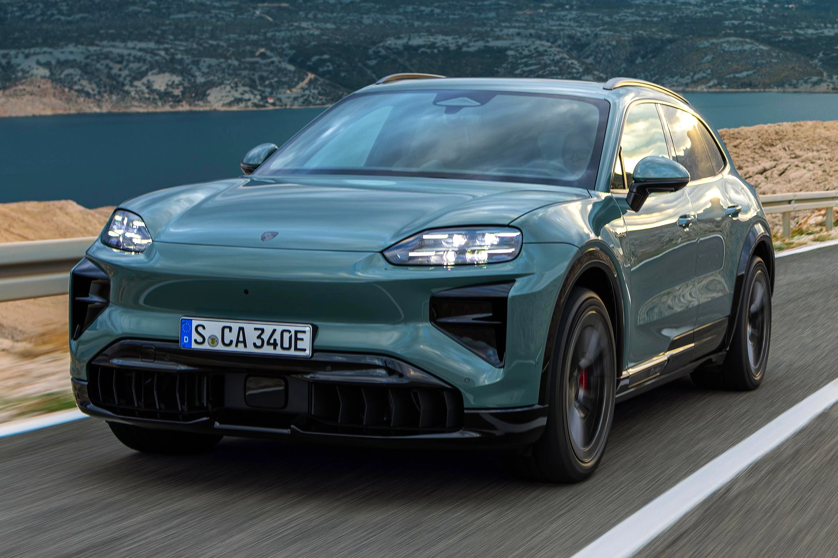 Porsche Cayenne Electric: 643 Kilometre Menzil ve 400 kW Şarj