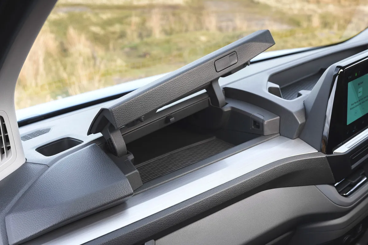 Volkswagen Transporter ön konsol ve saklama alanı