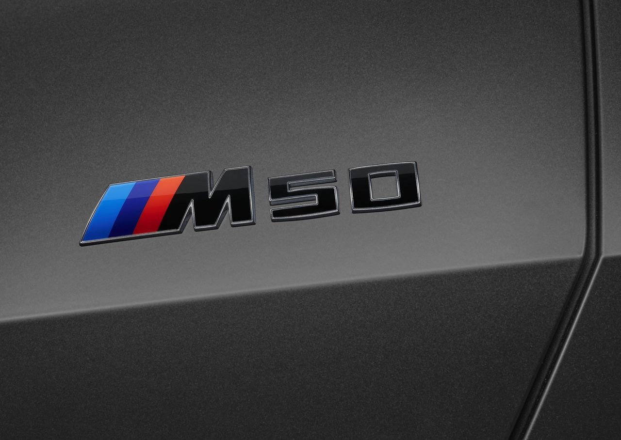 BMW X3 M50 dış gövdesindeki M50 amblemi