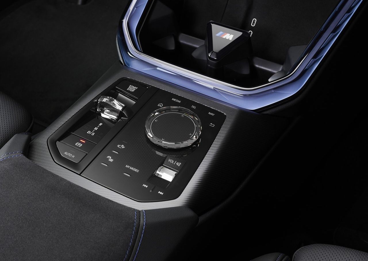 BMW X3 M50 iç mekân orta konsol kumandaları