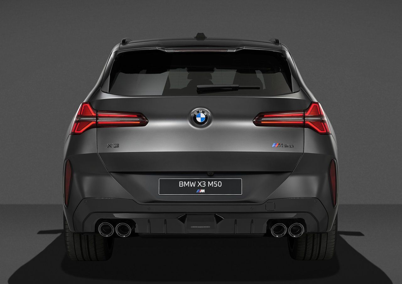 BMW X3 M50 arka tasarım görünümü