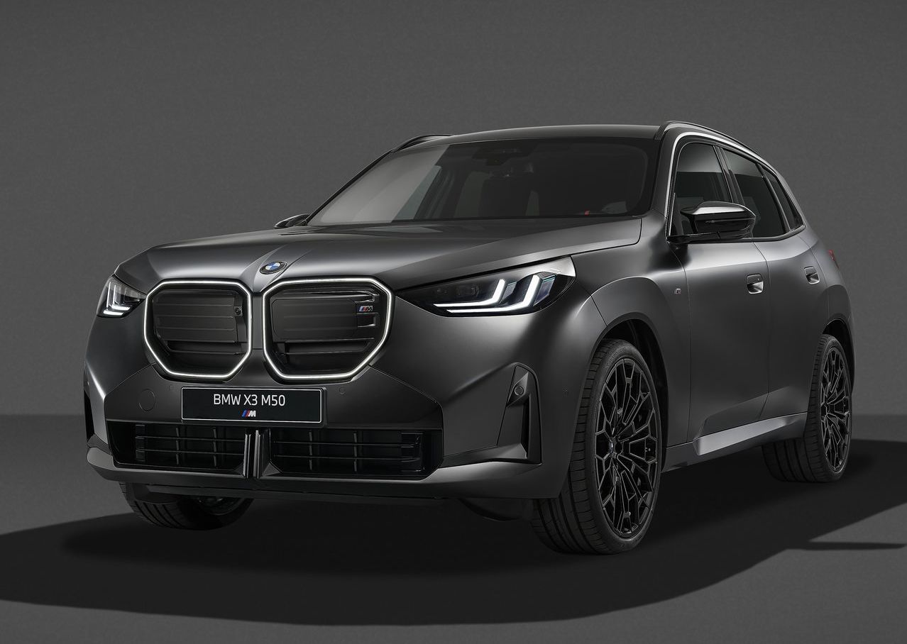 BMW X3 M50 xDrive ön çapraz dış görünümü