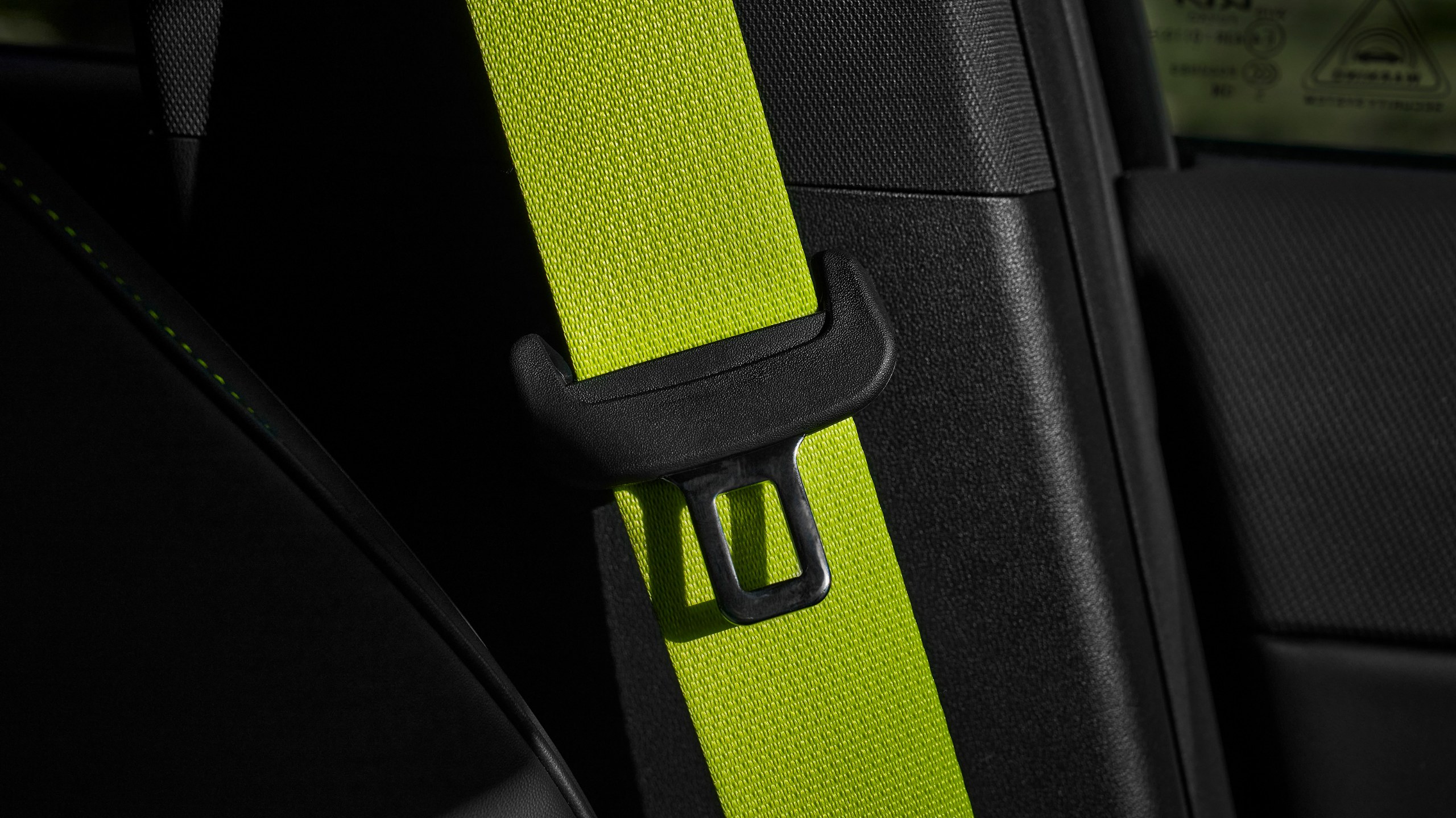 Kia EV4 GT neon yeşil emniyet kemeri detayı