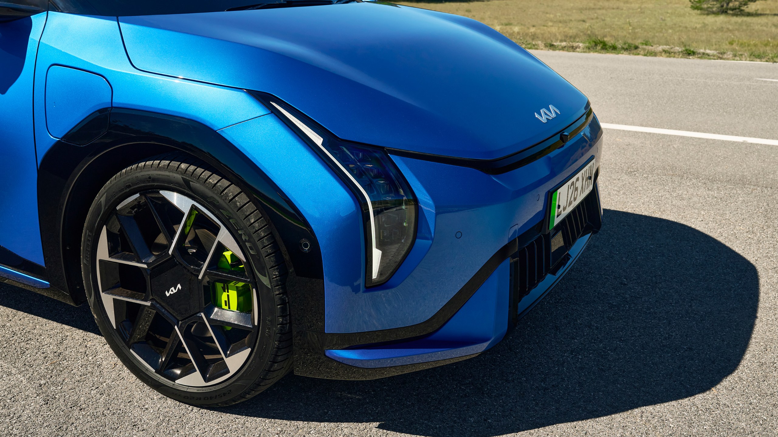 Kia EV4 GT’nin 20 inç jantı ve neon fren kaliperi