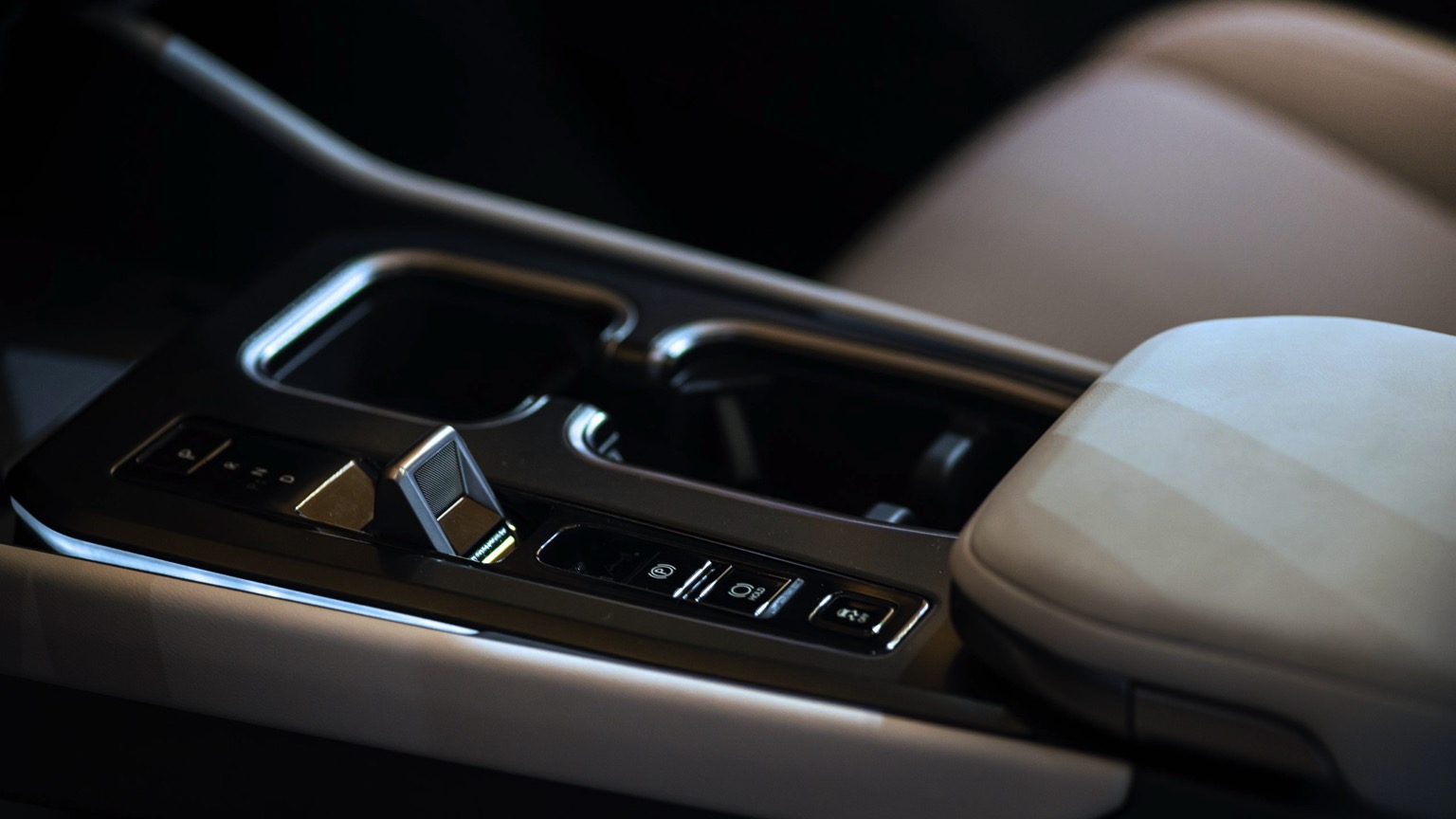 Lexus TZ 450e Standard Range Türkiye’ye Gelecek mi? 6 Kişilik SUV Lexus TZ ön koltuk ve kokpit detayları