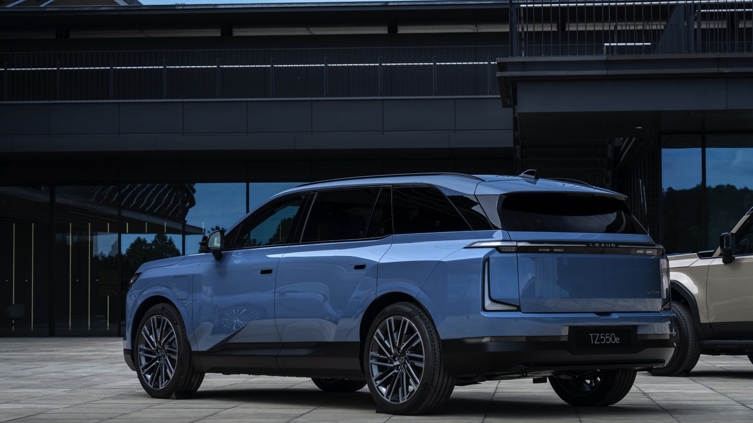 Lexus TZ 450e Standard Range Türkiye’ye Gelecek mi? 6 Kişilik SUV Lexus TZ şarj ve ön yan bölüm