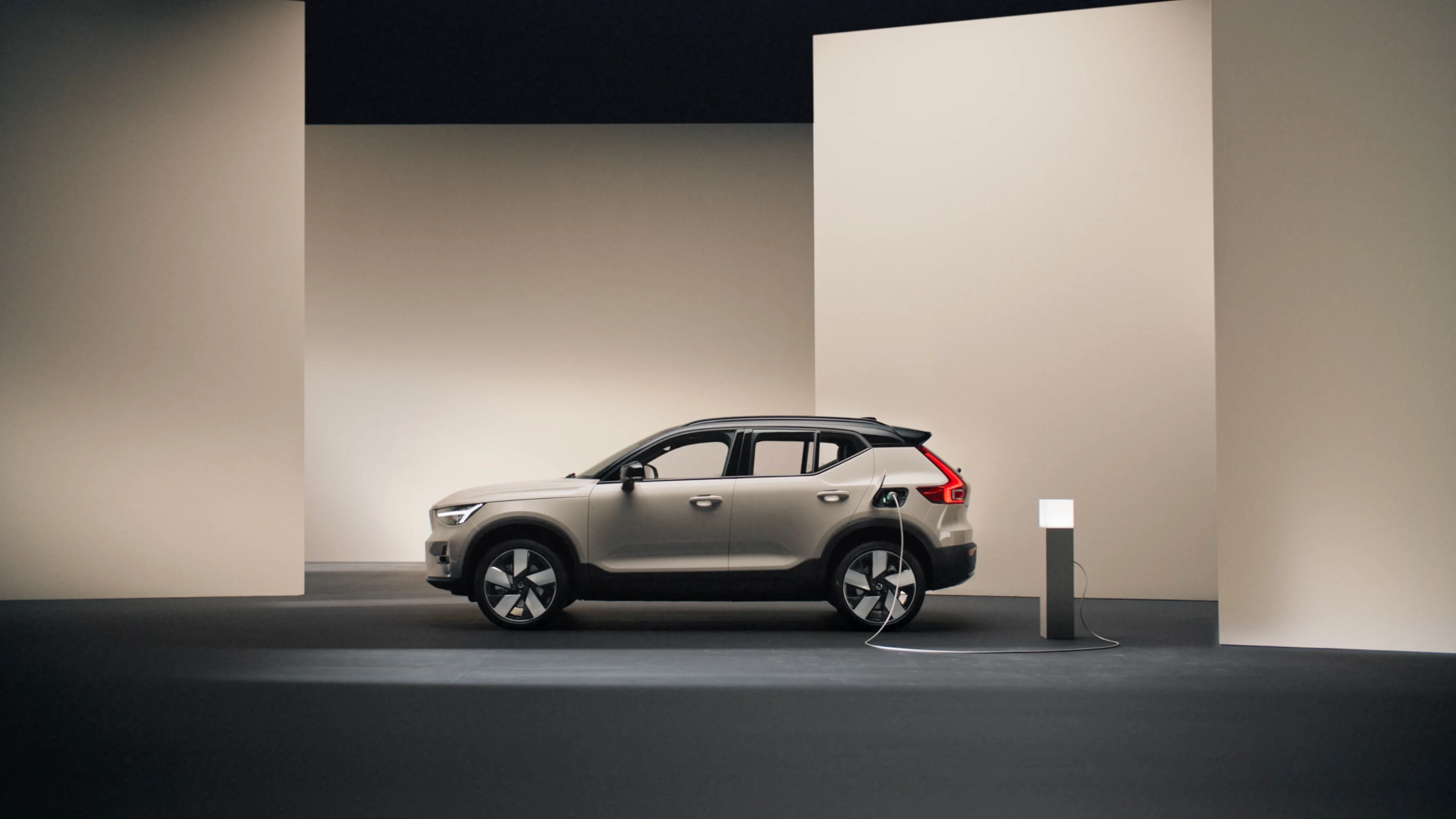 Volvo EX40
